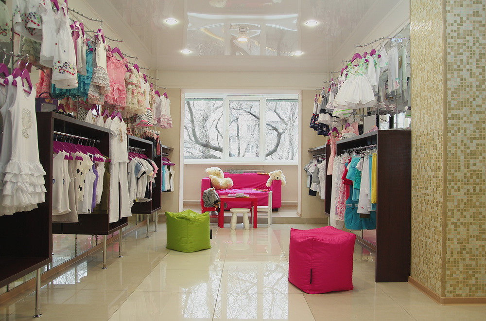 Интерьер магазина детской одежды (62 фото)
